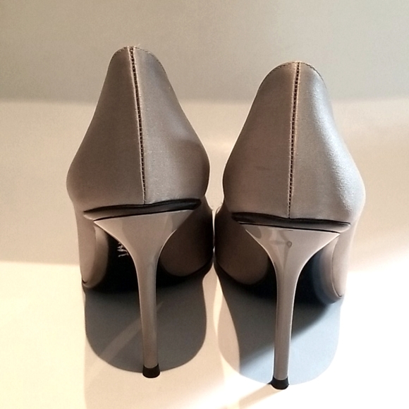 Gucci Horsebit Satin Peep Toe Pump Silver Sz 6 - Picture 4 of 7